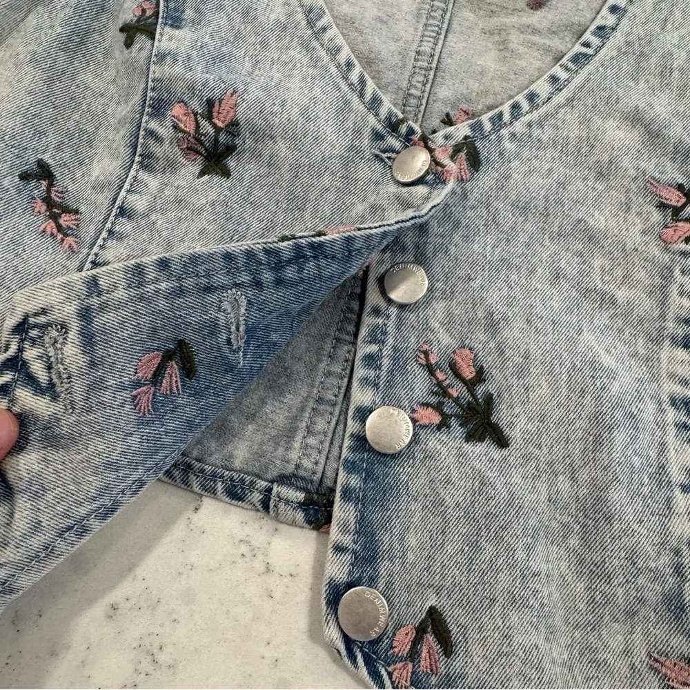 Stoosh Vintage Denim by 26 International Embroidered Floral Vest Pink Flowers - Picture 3 of 10